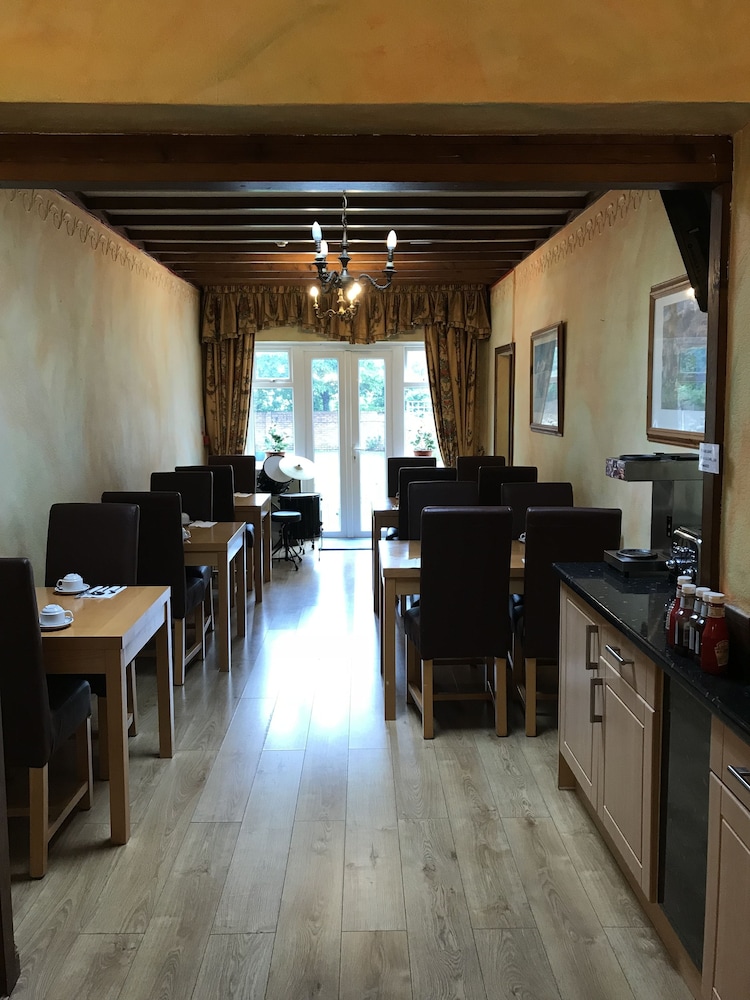 Warwick Lodge 8/24