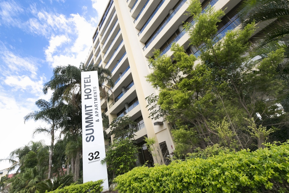 The Summit Apartments 64/67