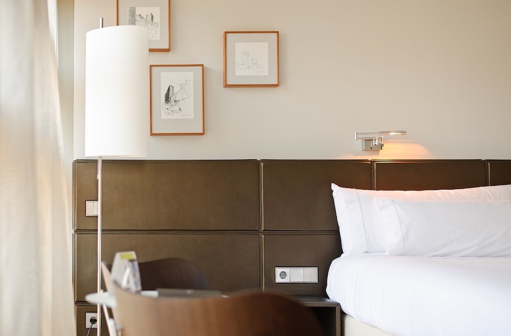 Reina Petronila Hotel 8/46