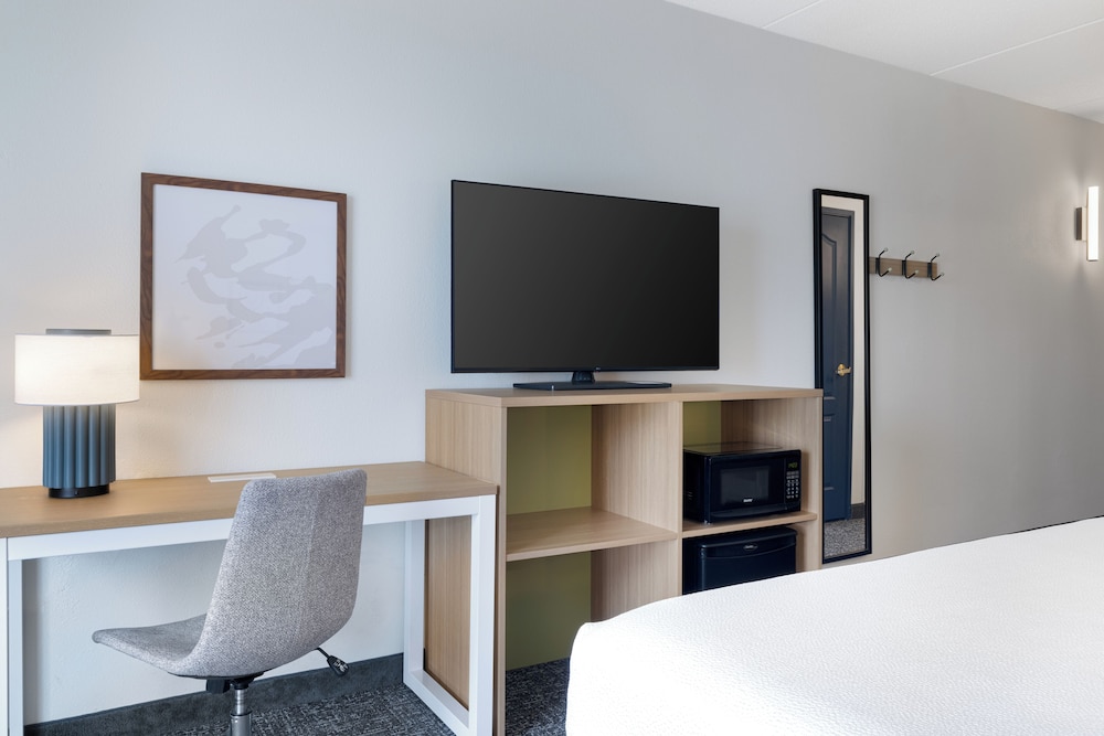 Spark by Hilton California Lexington Park 48/55