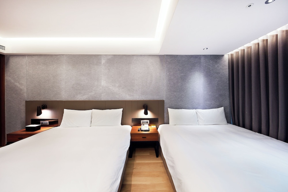 CHECK inn Taipei Nanjing 27/73