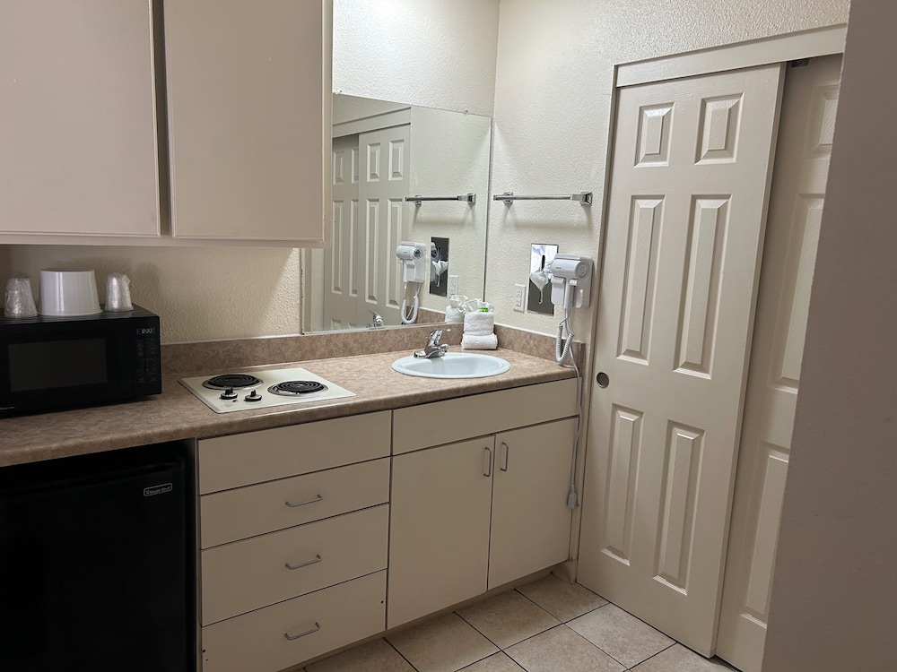 California Suites 54/55