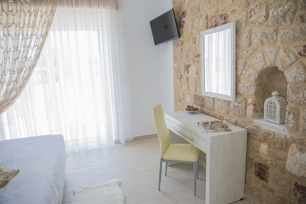 G&K Stone Suites 13/21