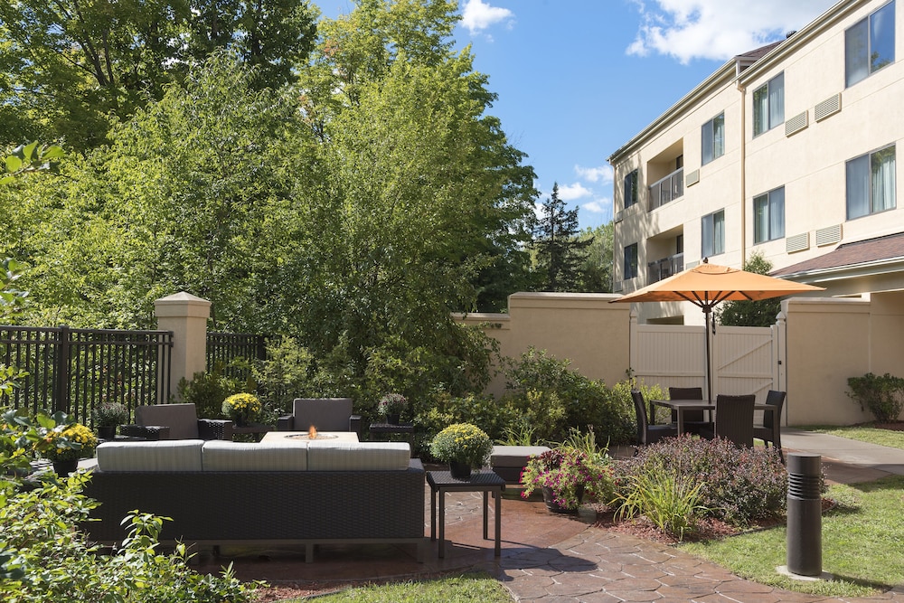 Courtyard By Marriott Traverse City 1/47