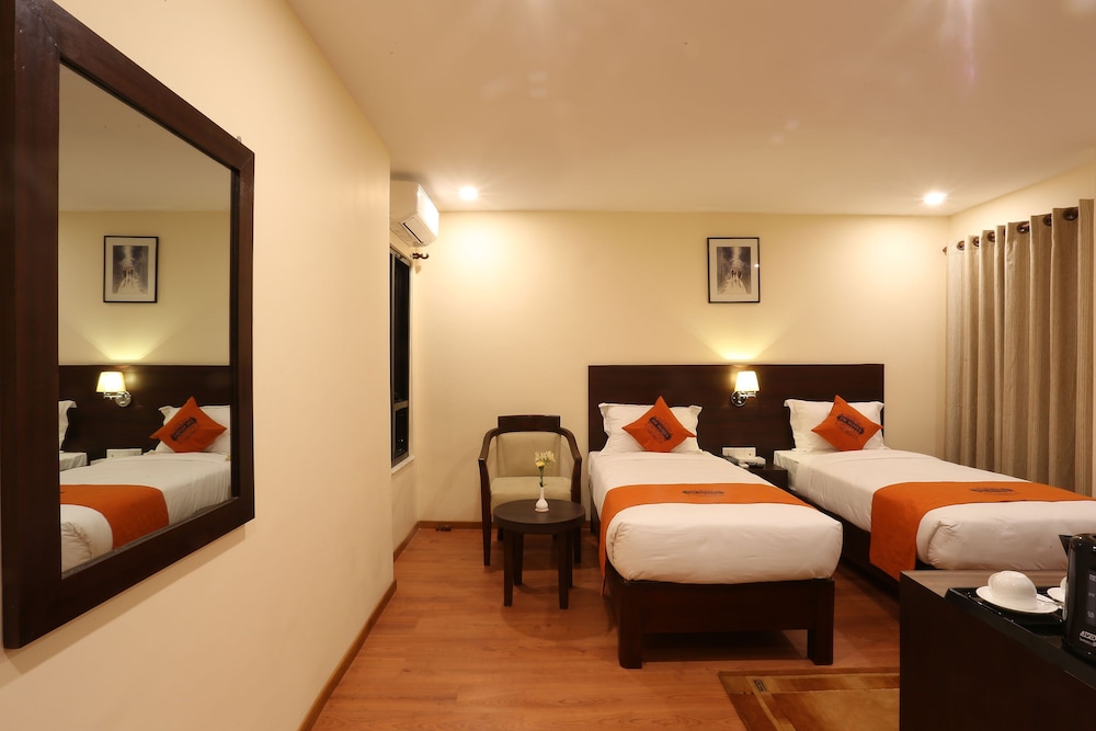 Hotel Jay Suites 40/75