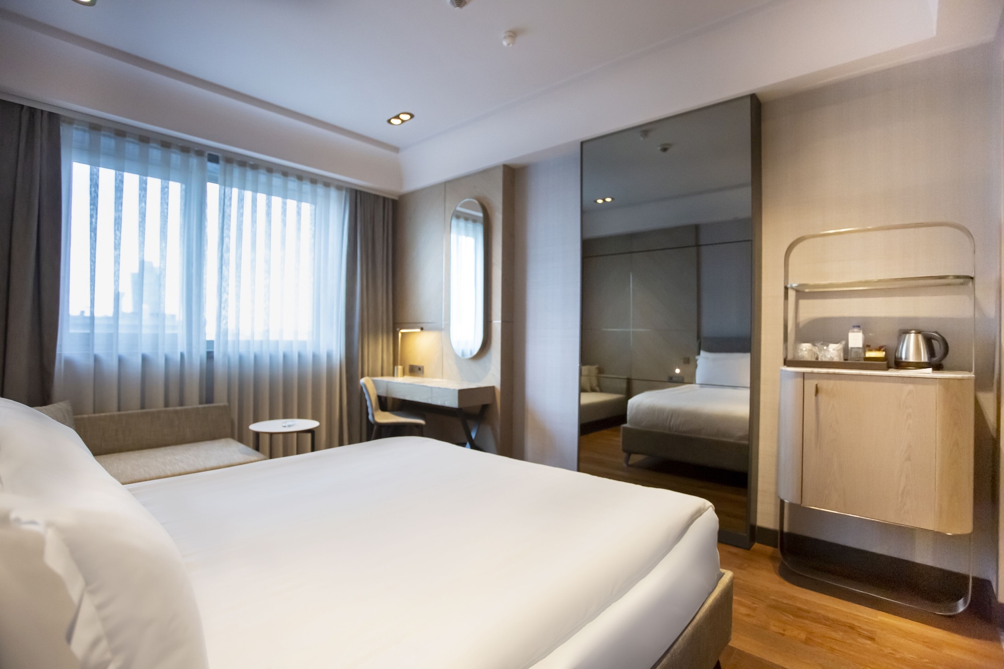 DELUXE, DOUBLE BED