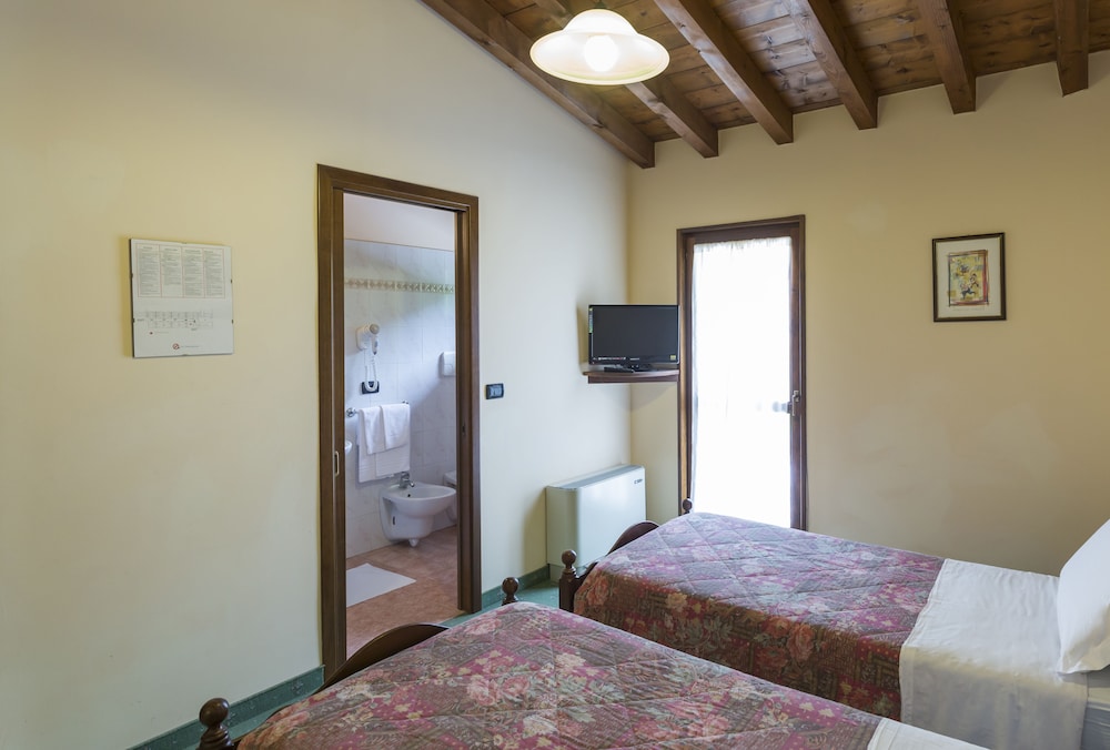 غرفة كلاسيكية بسريرين منفصلين، HOTEL CONCA VERDE 4/9