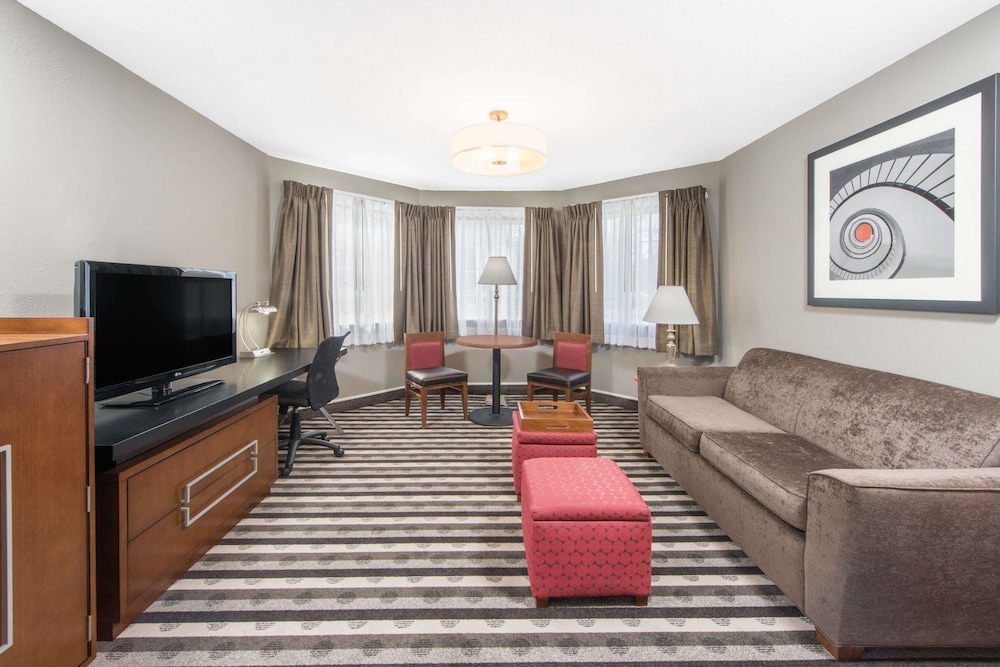 Ramada by Wyndham Springfield North 8/18