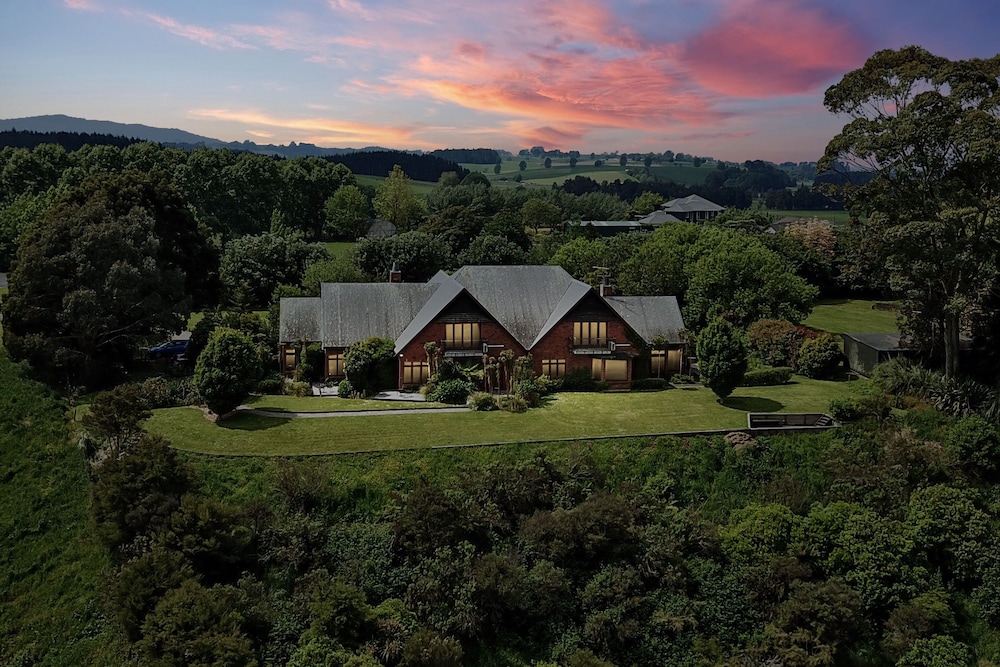 LAKE KARAPIRO LODGE 42/50