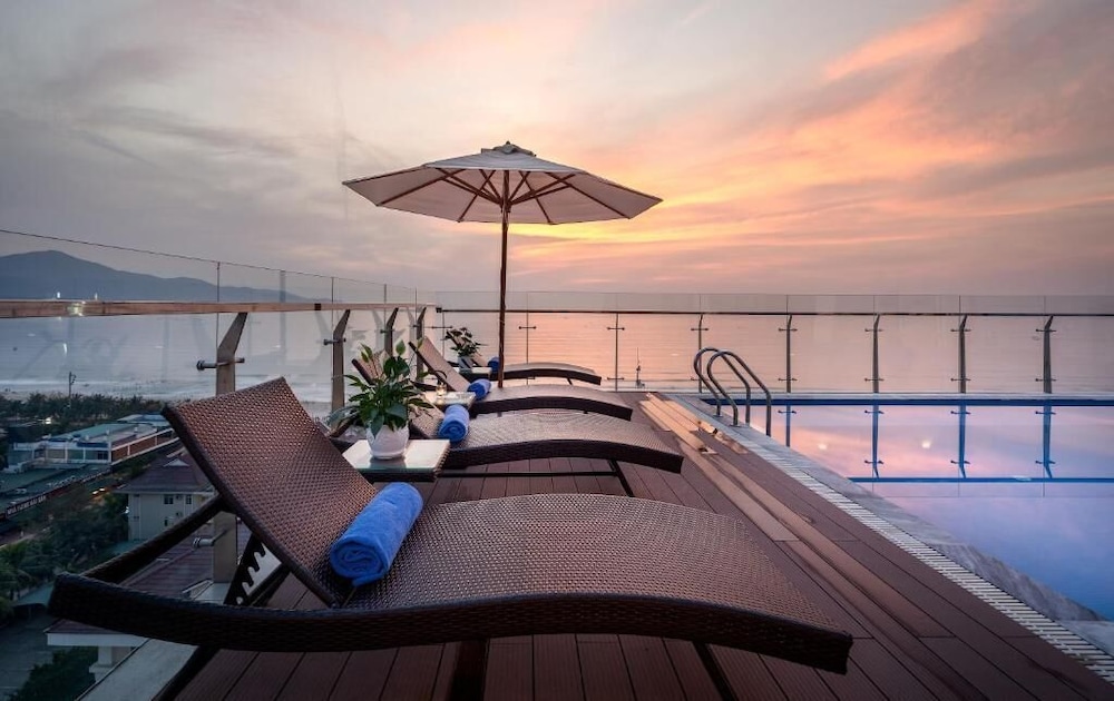 Sunny Ocean Hotel & Apartment 41/71