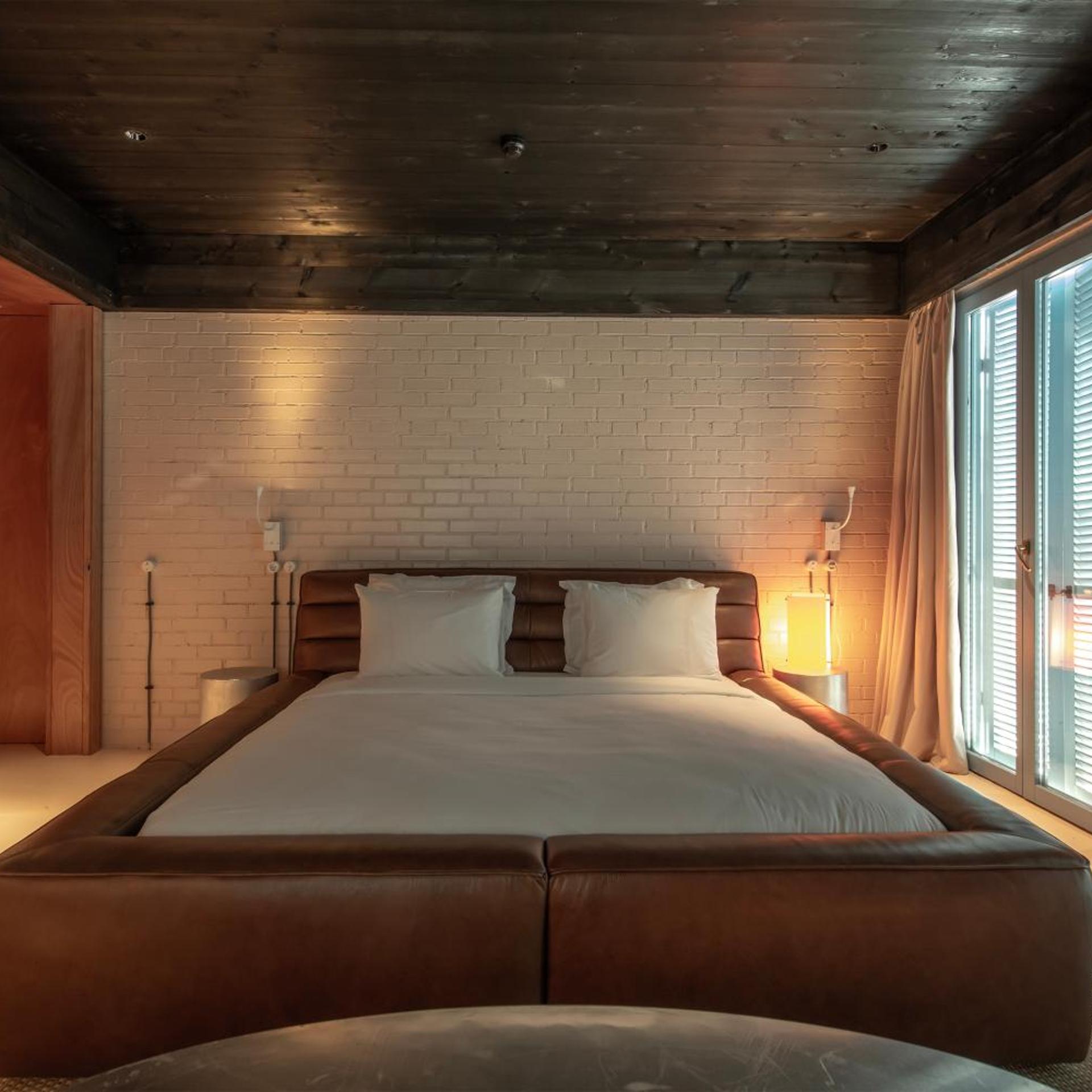Junior, King Bed, Old Town View