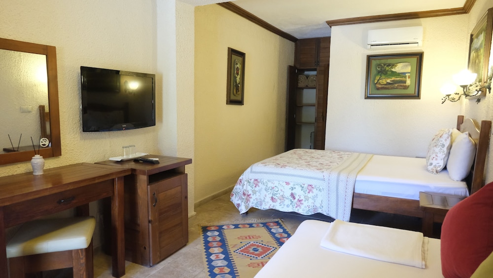 Ada Bacchus Hotel 9/50