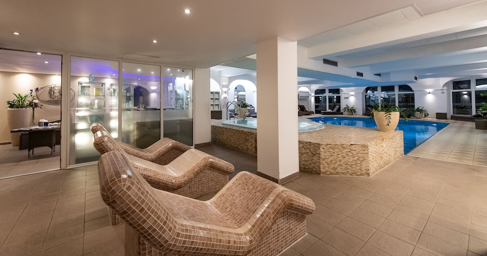 Carlyon Bay Hotel 45/64