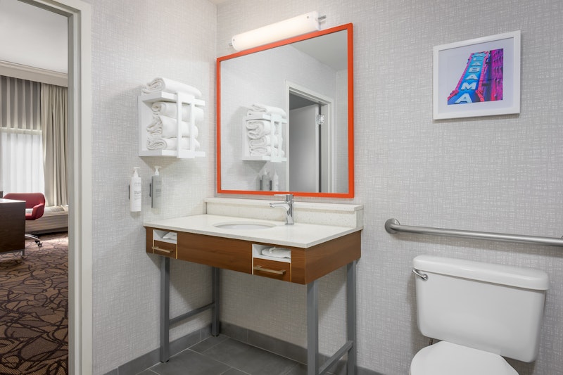 Hampton Inn & Suites Birmingham-Pelham (I-65) 47/48