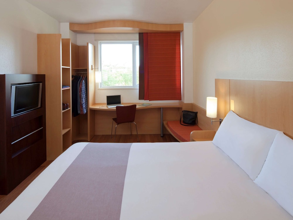 IBIS BARCELONA AEROPUERTO VILADECANS 13/62