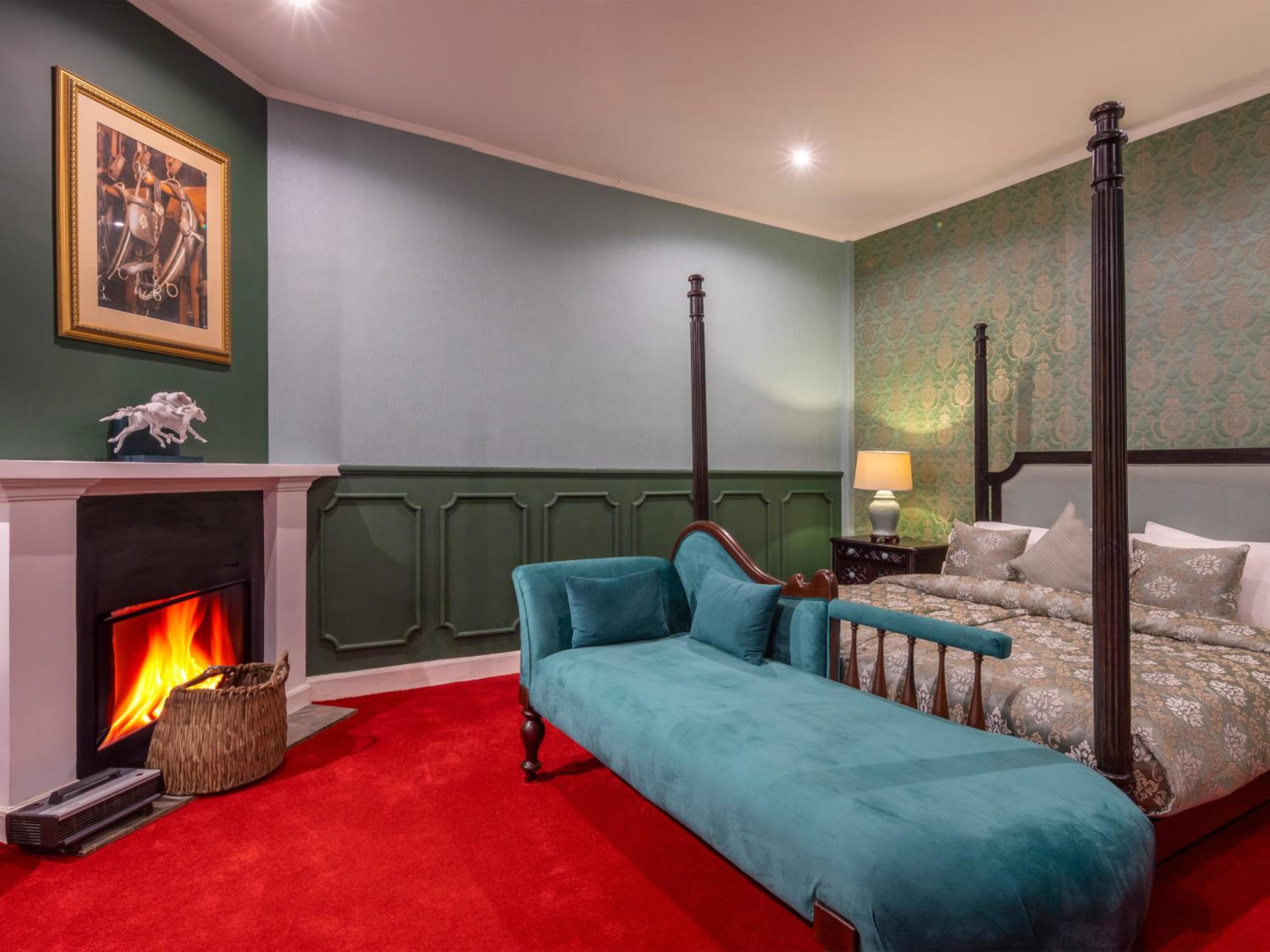 GRAND, DELUXE, SUITE
