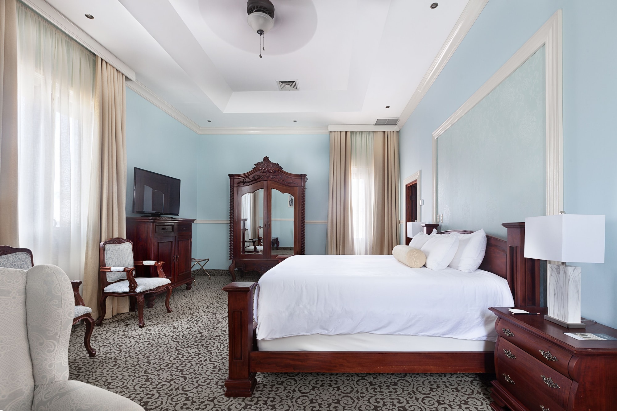 Perla, Historical, Suite