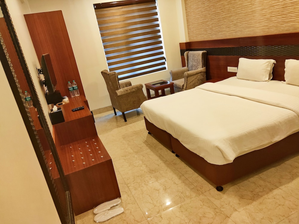 Holy River Hotel 9/47