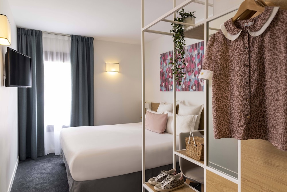 Hotel Paris Louis Blanc - Gare du Nord, Paris 10 30/67