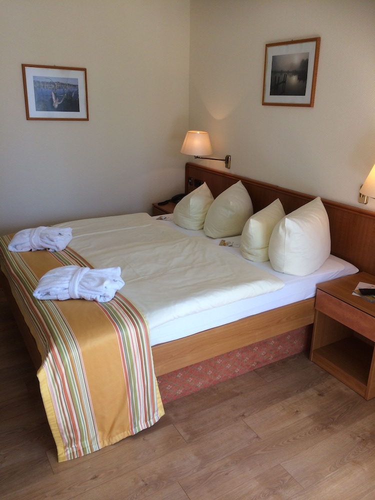 Seehotel Fahrhaus 15/36