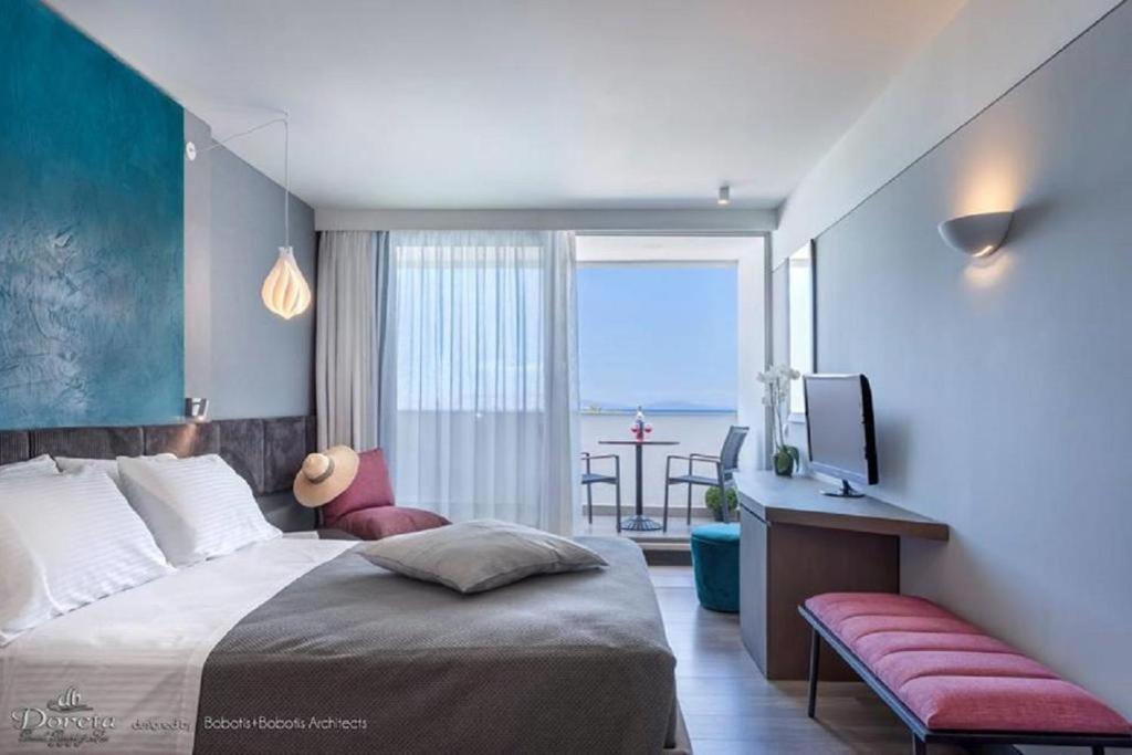 Room, Double or Twin Bed, Lateral Side Sea View