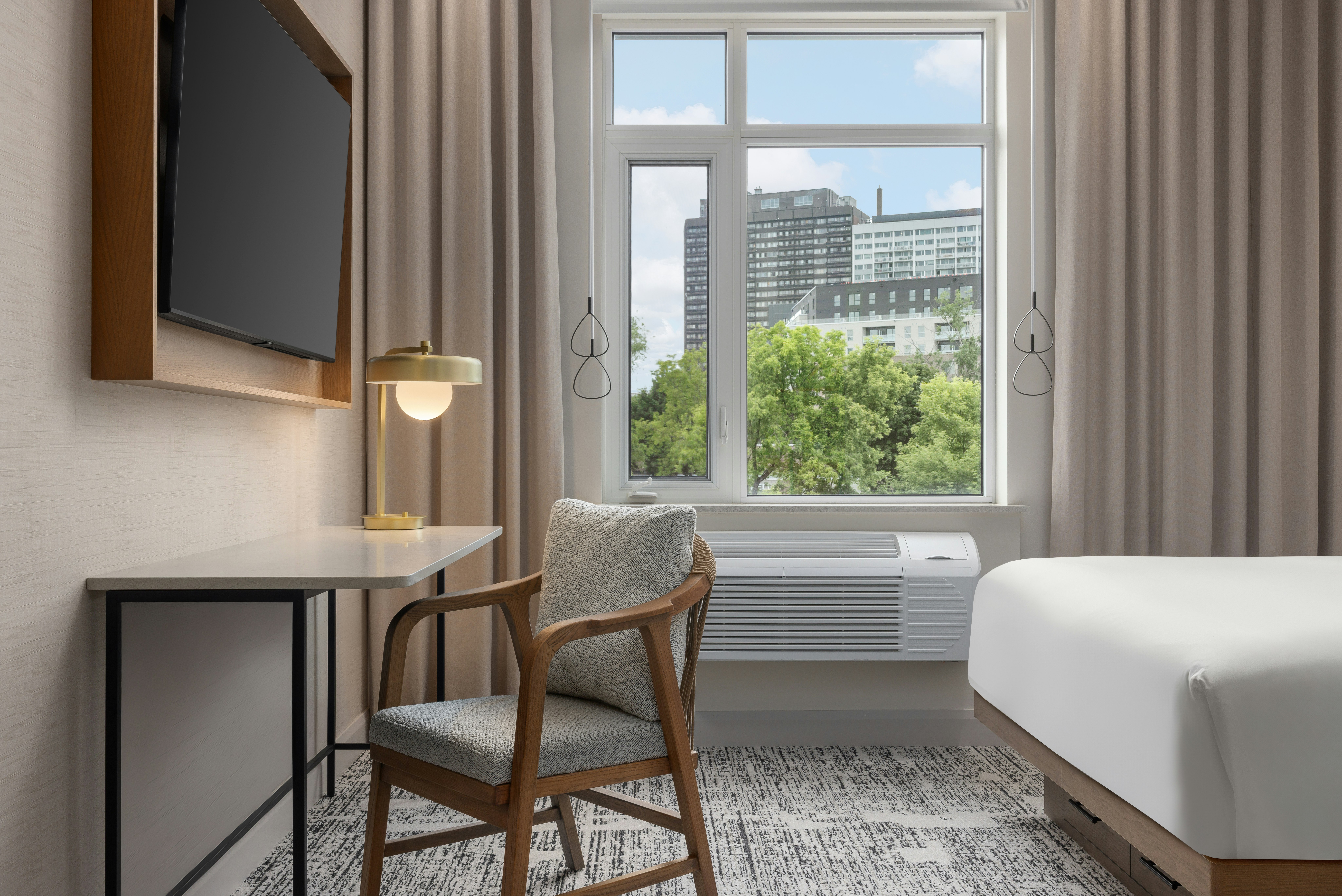 ROOM, QUEEN BED, ACCESSIBLE