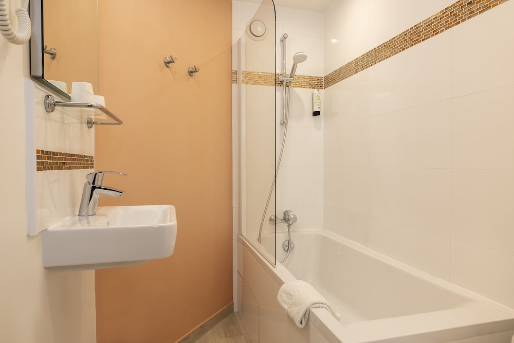HOTEL PARIS LEGENDRE 50/51