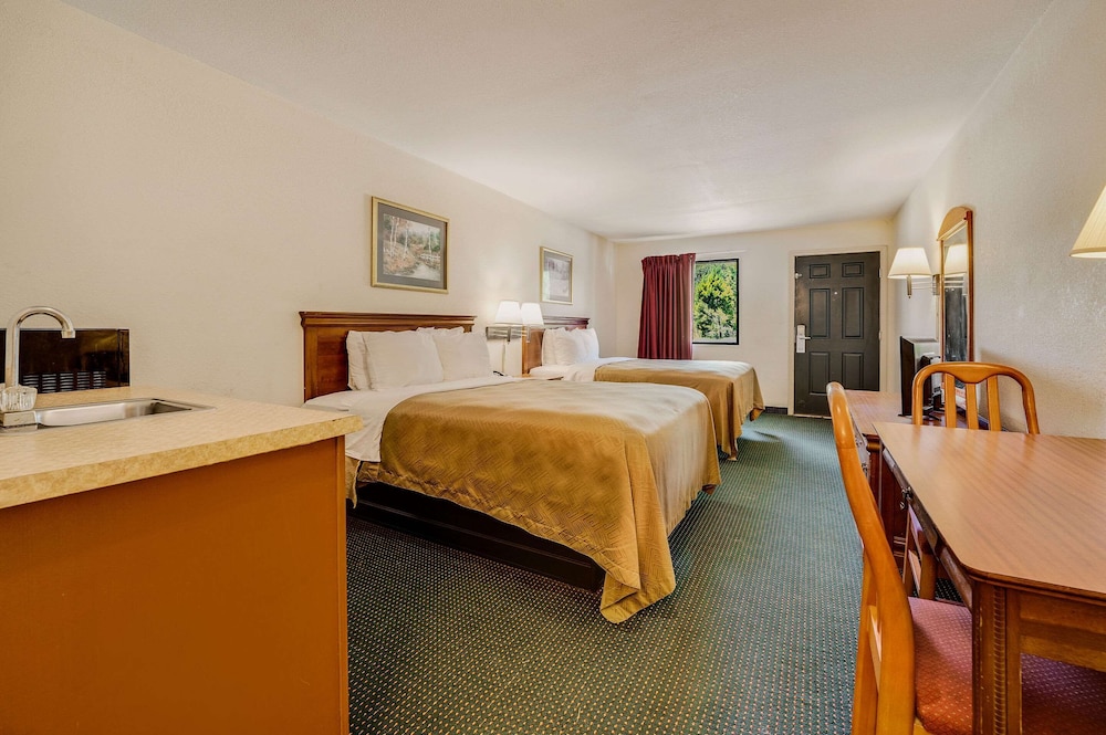 Rodeway Inn Sandersville, GA 13/39
