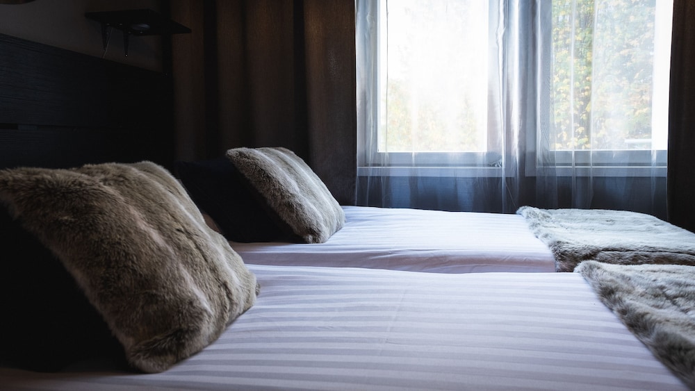 Golden Circle Suites 9/49