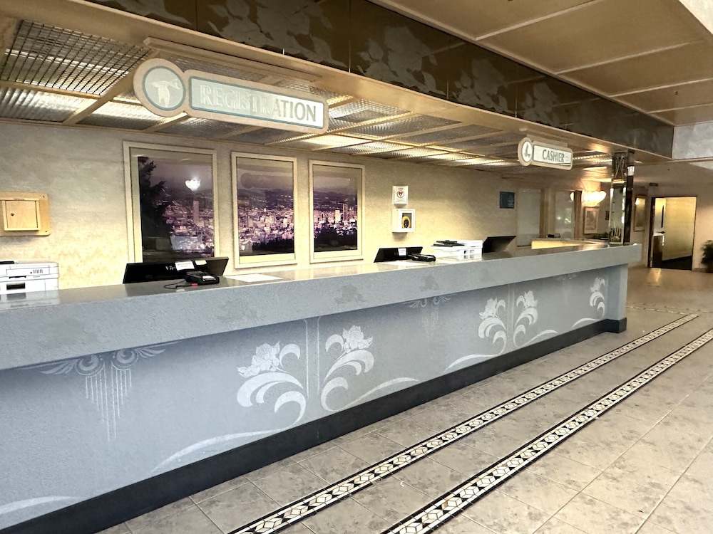 Sojourn Suites Portland Airport photo5