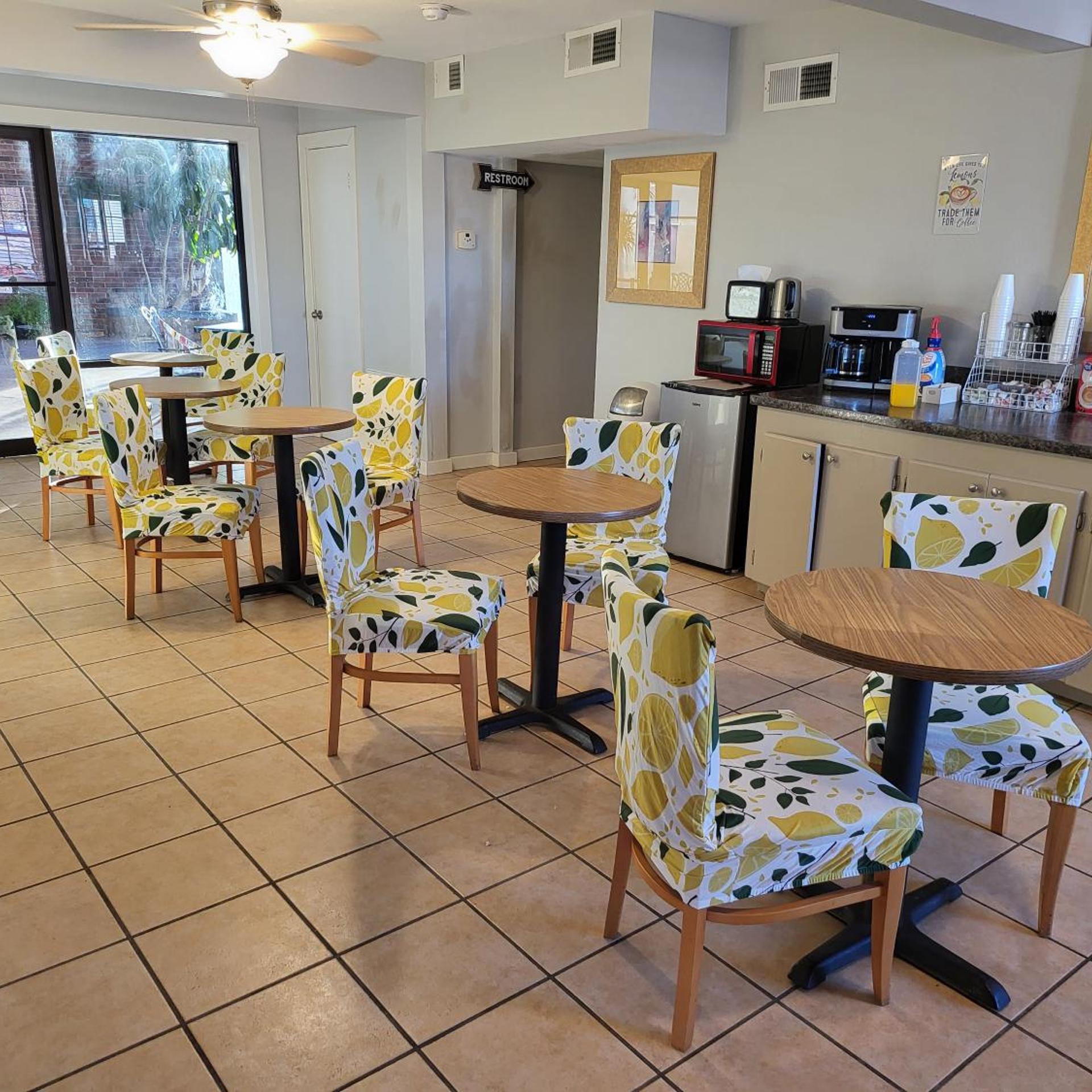 Blue Ribbon Inn and Suites 14/26