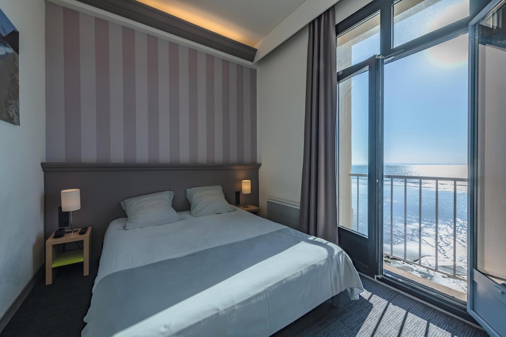 Room, Double Bed, Sea View, Belambra Clubs Le Grand Hotel de la Mer 2/8