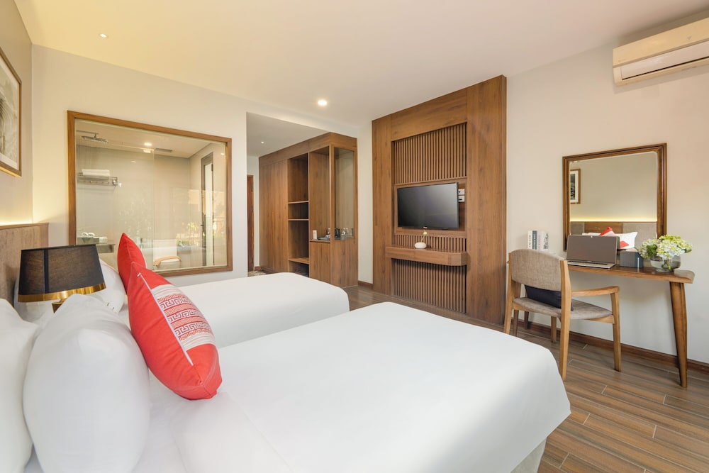 SUPERIOR, TWIN BEDS, GARDEN VIEW