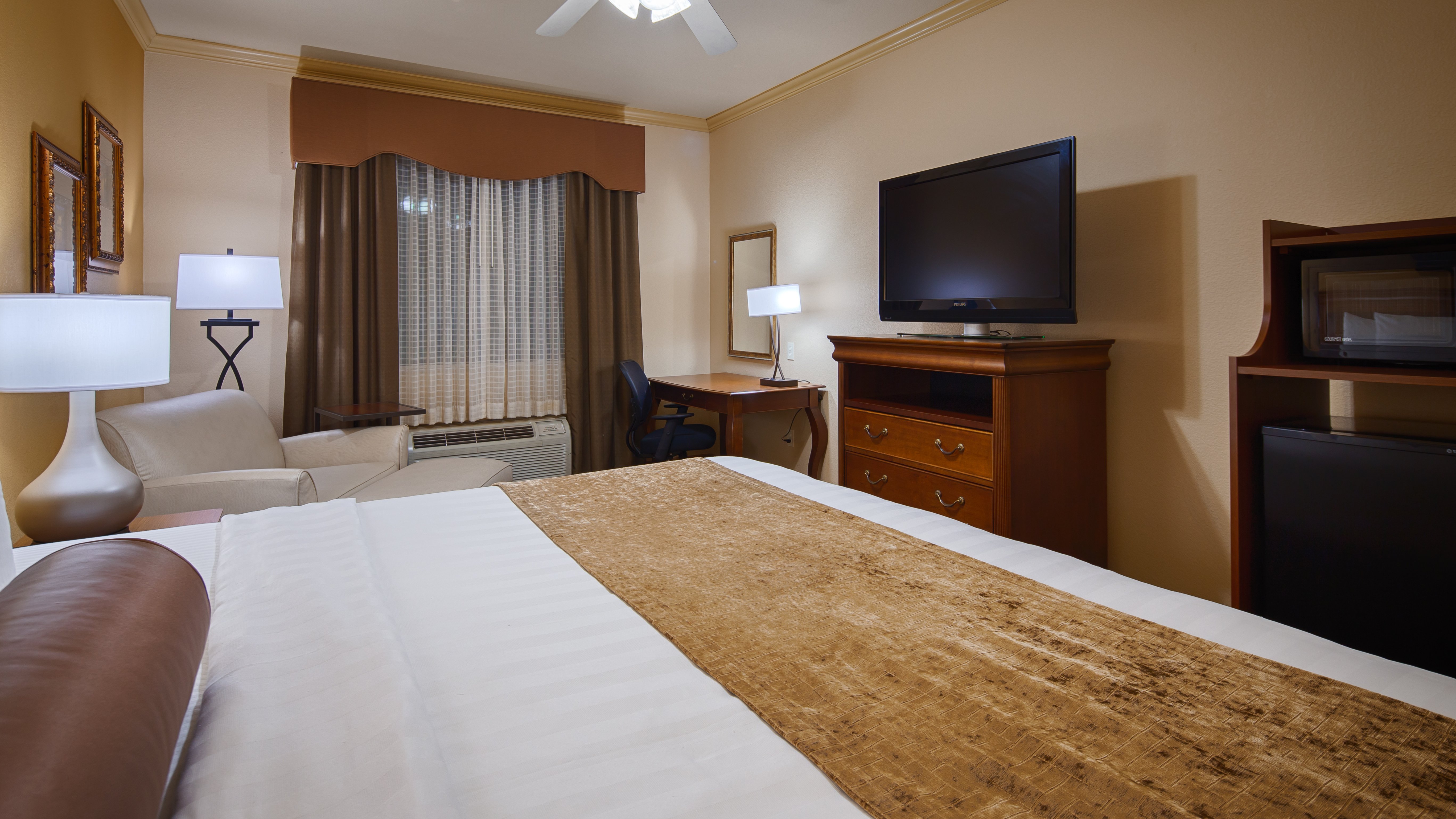 Best Western Plus Crown Colony Inn and Suites 15/59