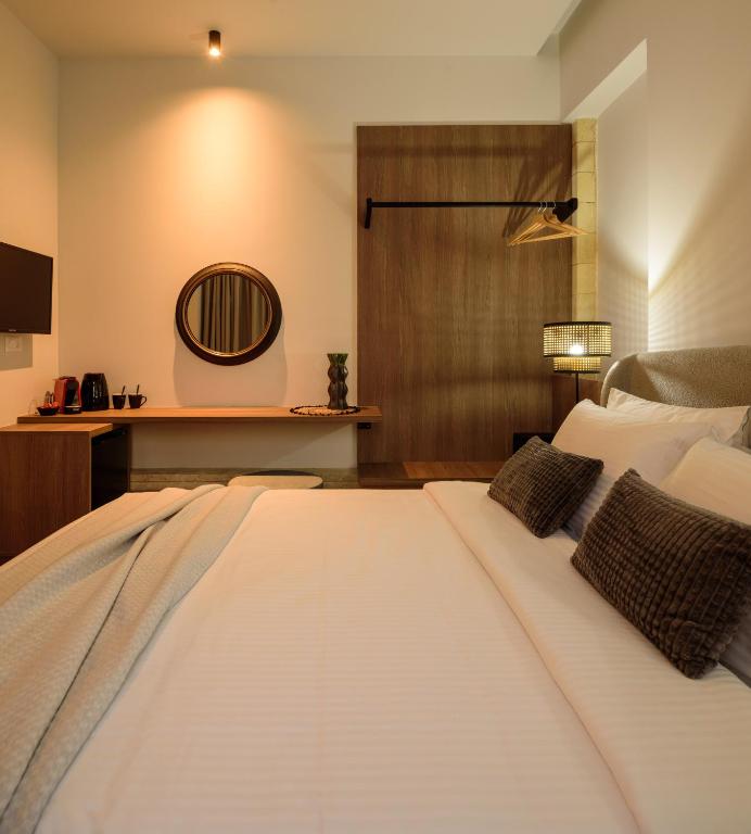 Junior, Arthur Suites 3/8
