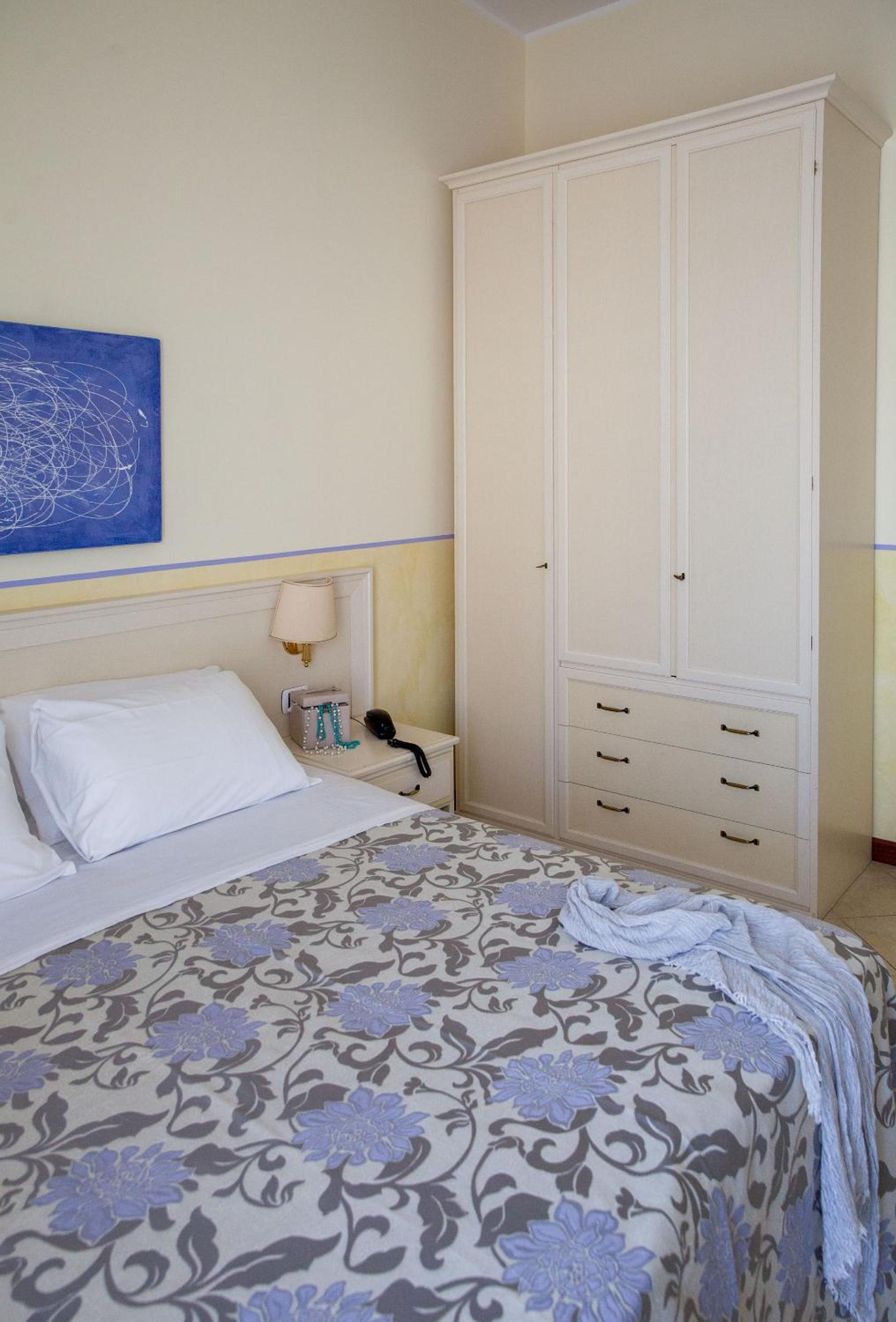Room, Double or Twin Bed 3/6