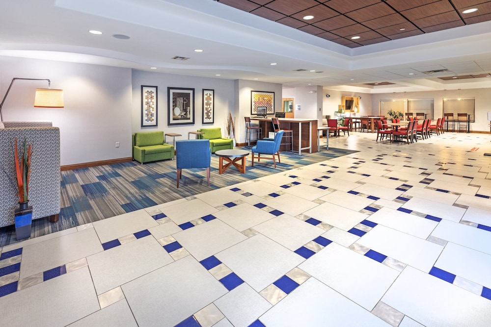 Holiday Inn Express Hotel Suites Hutto 69/72