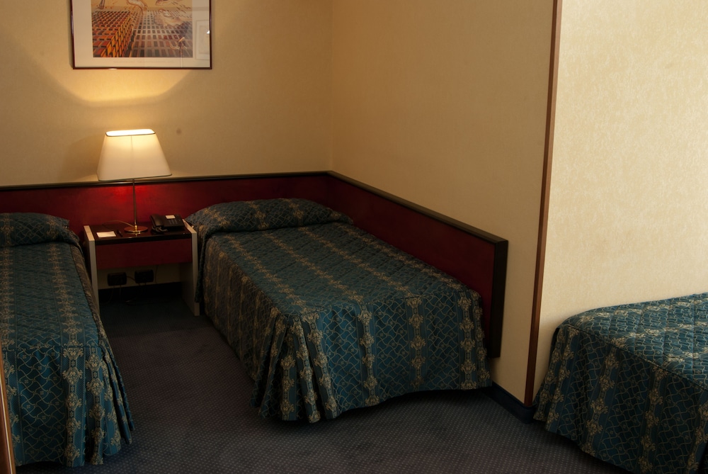 Room at IH BOLOGNA AMADEUS, BOLOGNA