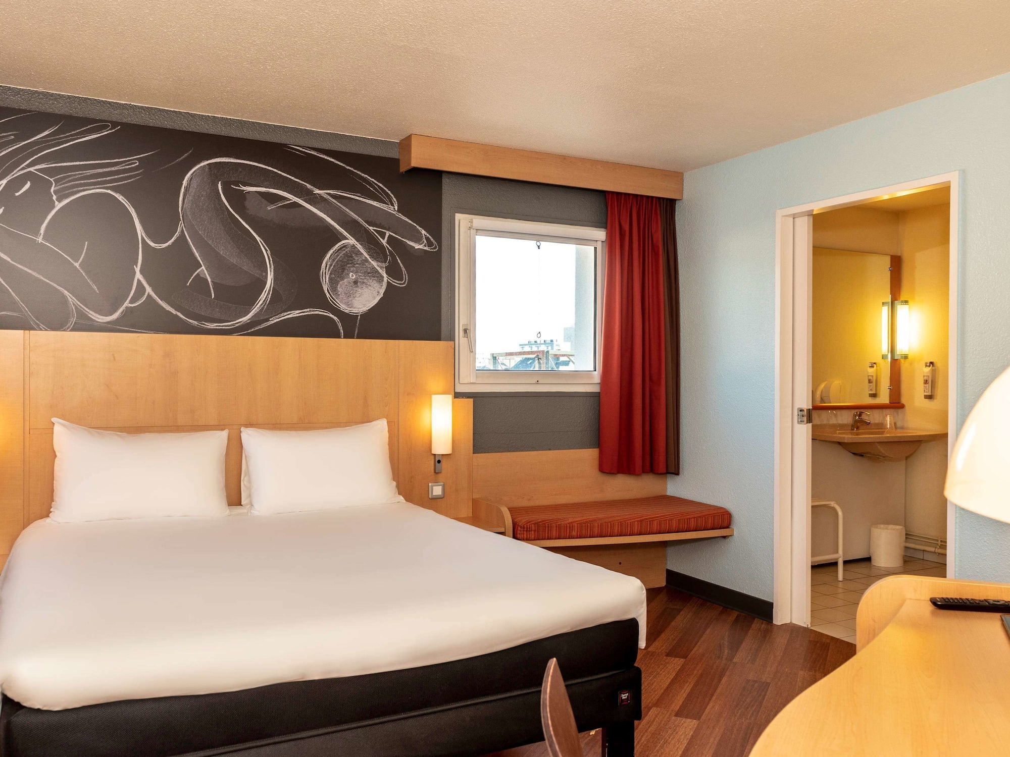 Standard, 1 Double and 1 Single Bed, Ibis Saint Die Des Vosges 2/5