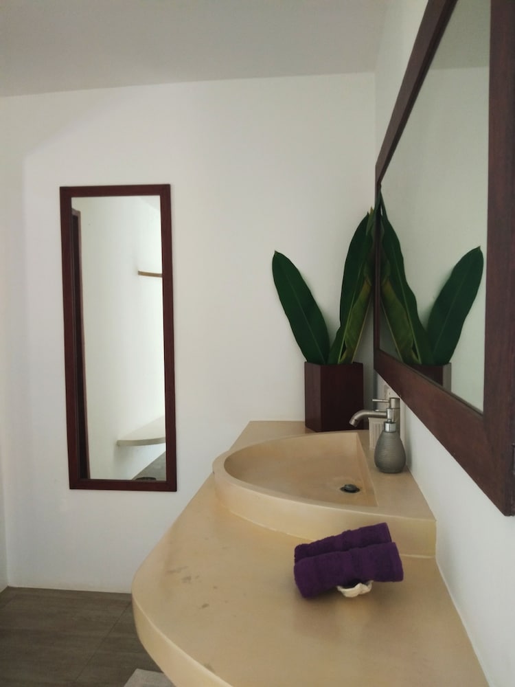 Villa Kalachuchi B&B 40/56