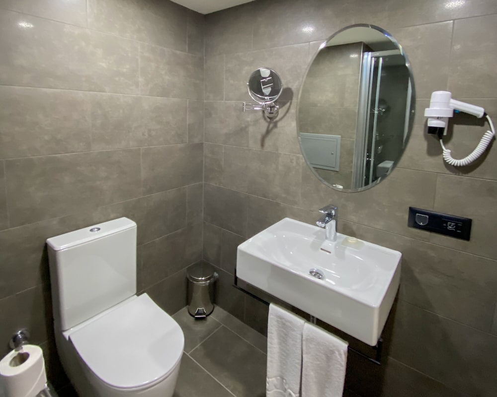 Standard, King Bed, Eresin Hotels Express 6/6