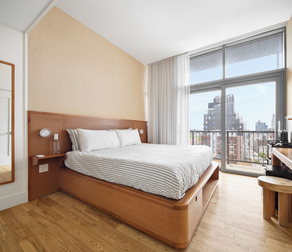 Sky, King Bed, Accessible