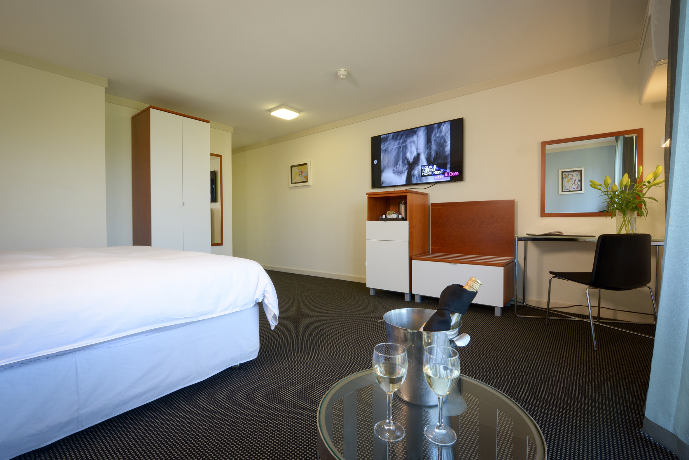 SULLIVANS HOTEL PERTH 11/24