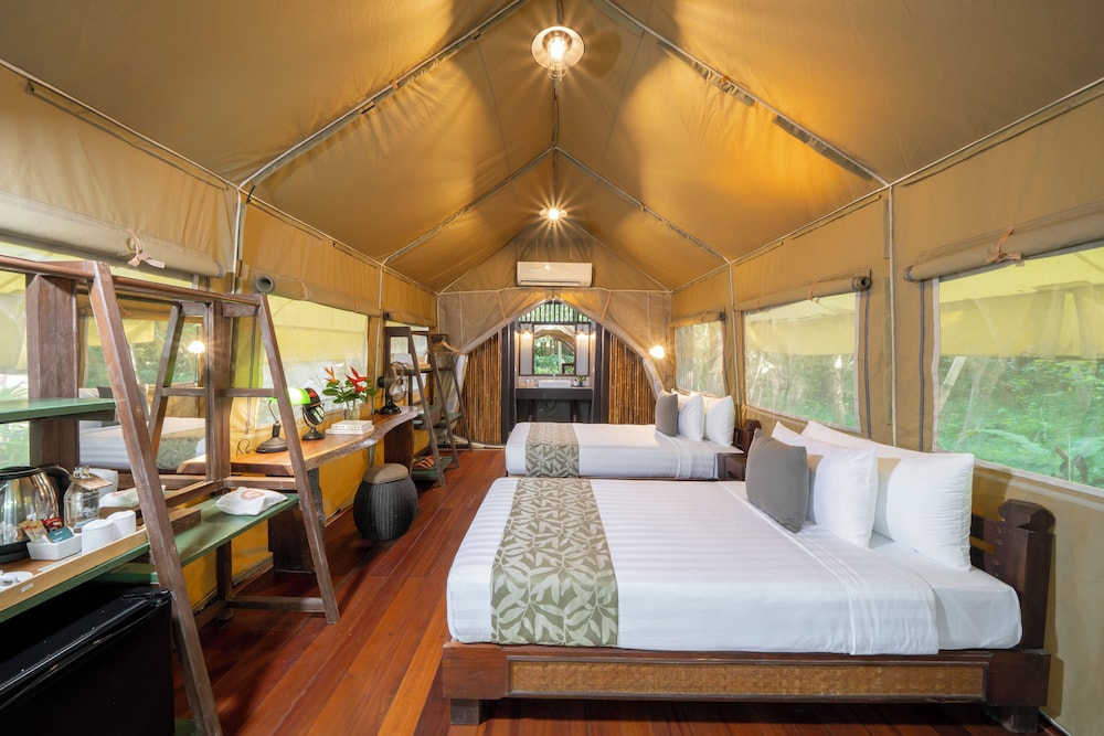 SUPERIOR, TENT