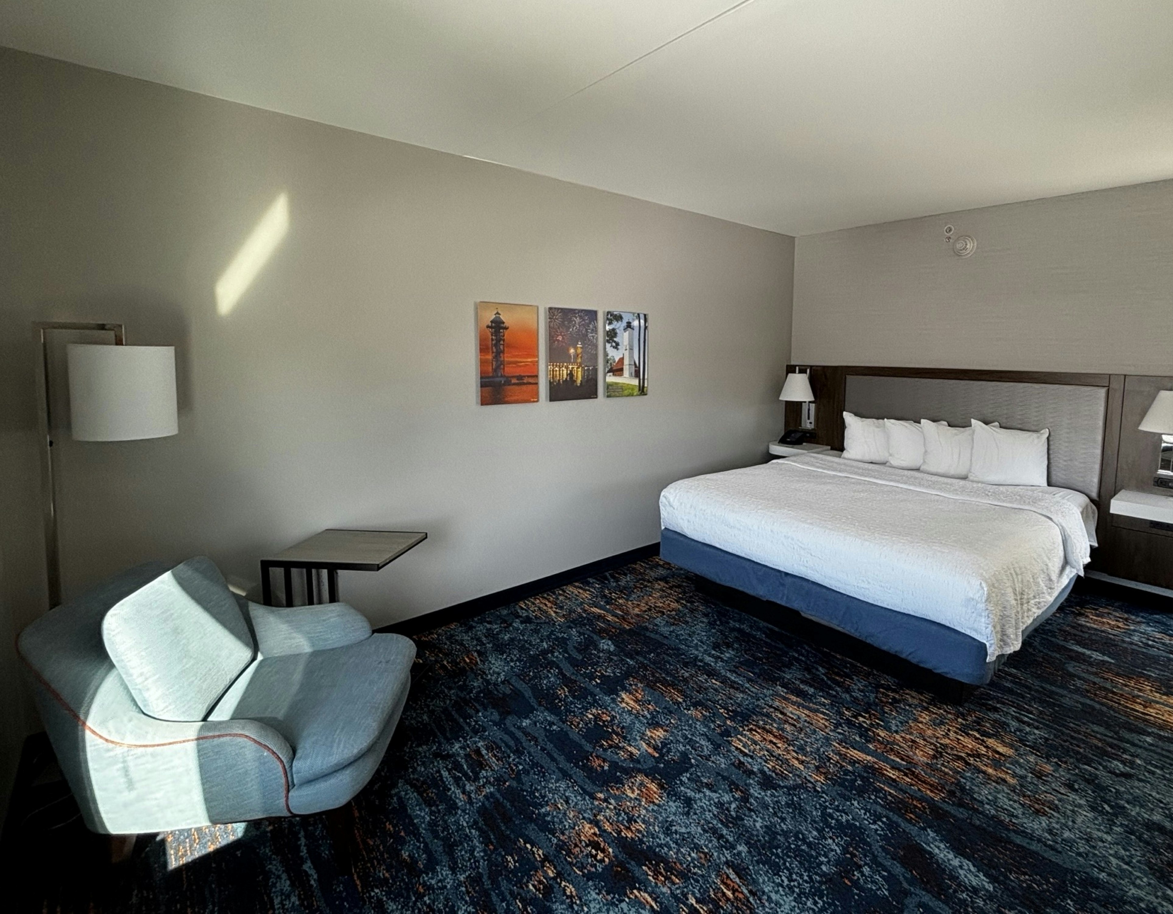 ROOM, KING BED