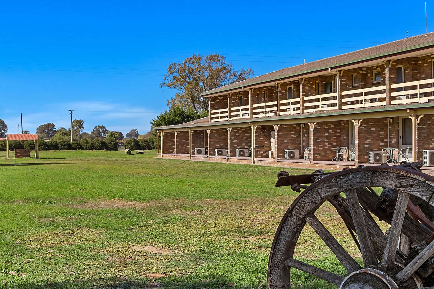 Quality Inn Carriage House 42/44