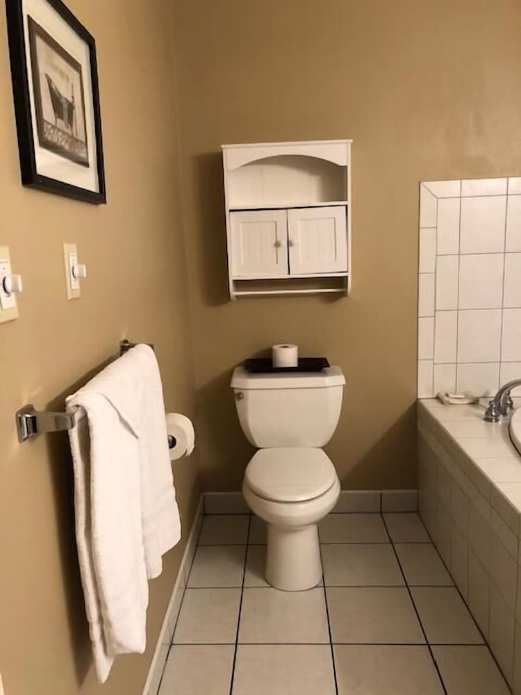 Camelot Restaurant Inn 47/50