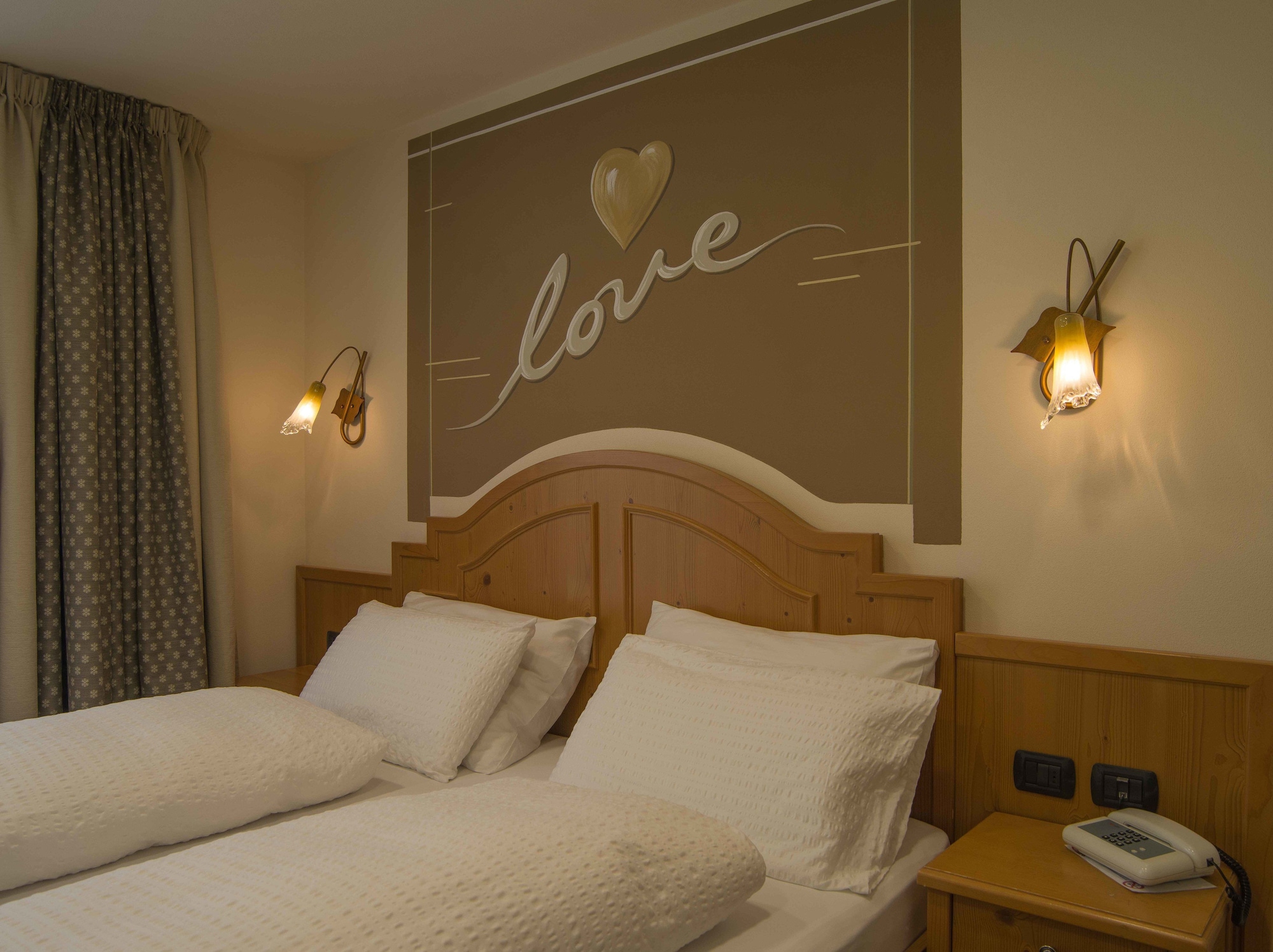 COMFORT, DOUBLE OR TWIN BED