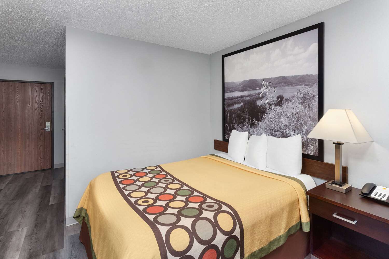 Super 8 By Wyndham Sun Prairie/Madison E 13/28