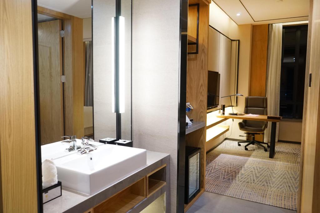 Rezen Longuu Hotel (Zhaoqing Qixingyan scenic spot store) 43/48
